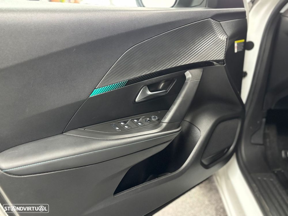 Peugeot 2008 1.2 PureTech Allure EAT8 - 9