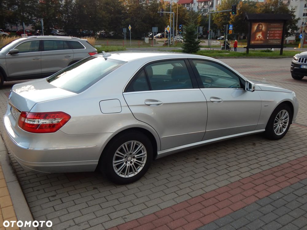 Mercedes-Benz Klasa E 250 CGI BlueEff Elegance - 8