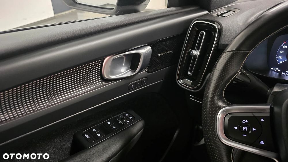 Volvo XC 40 D4 AWD Geartronic R-Design - 25