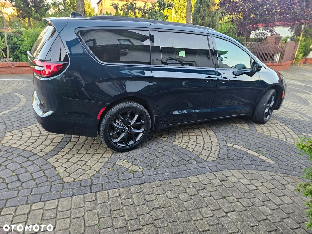Chrysler Pacifica - 5
