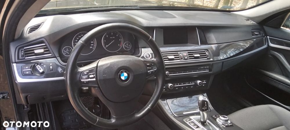 BMW Seria 5 518d - 15