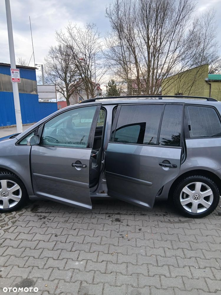 Volkswagen Touran 1.6 Conceptline - 27