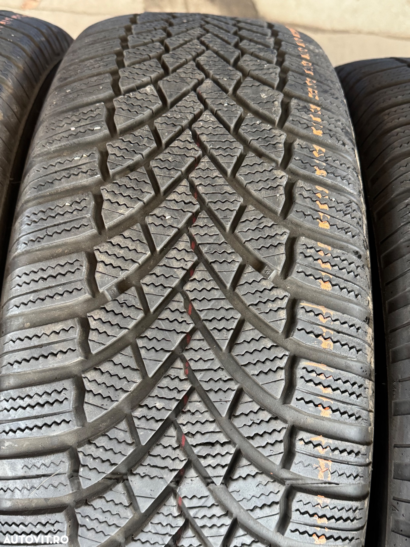 Vând 4 anvelope 225/60/18 bridgestone de iarnă ca noi - 4