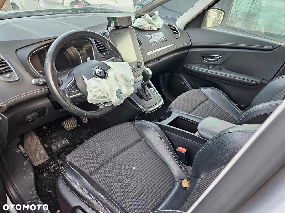 Renault Grand Scenic - 11