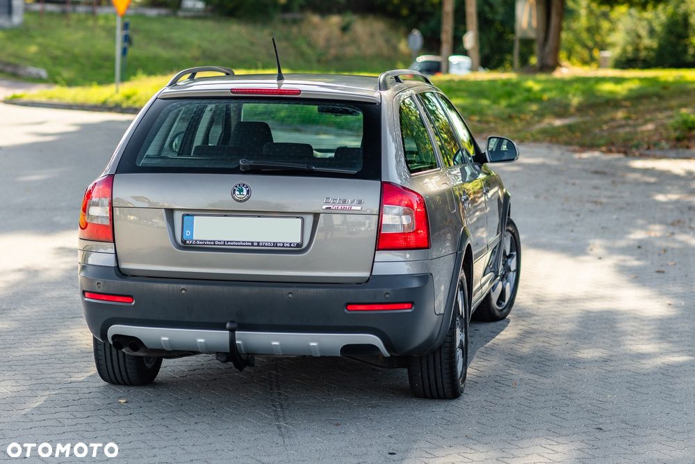 Skoda Octavia 2.0 TDI DPF 4x4 DSG Scout - 10