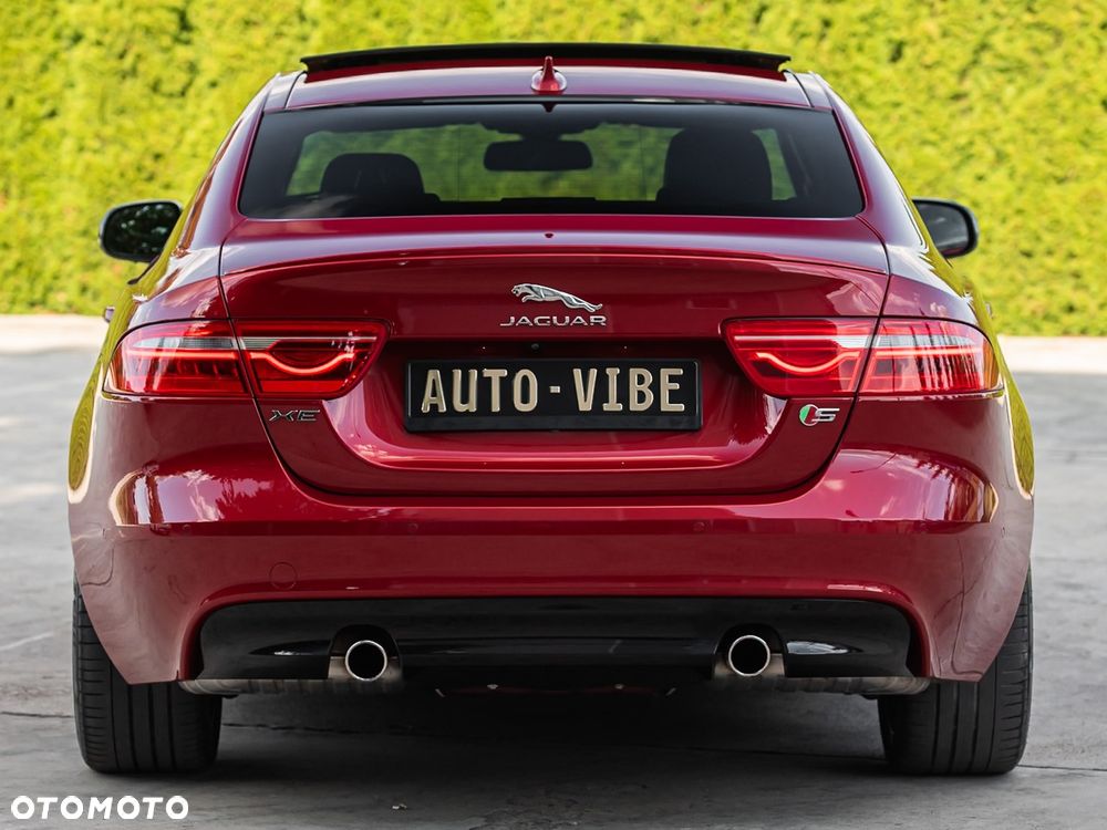 Jaguar XE - 11