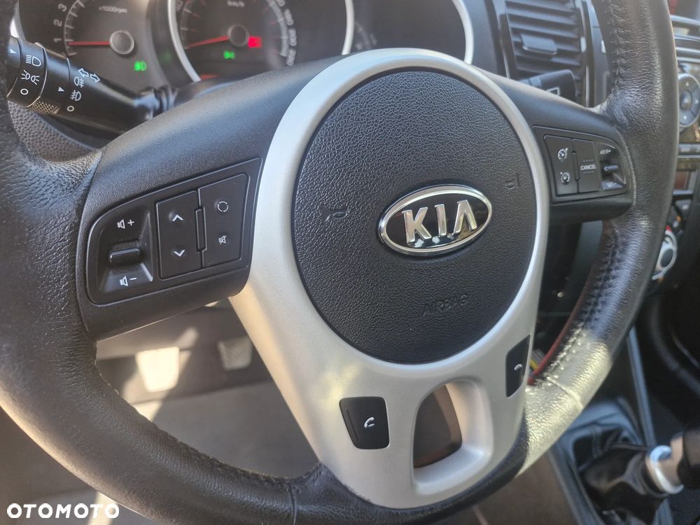 Kia Venga 1.6 CVVT Black Collection - 29