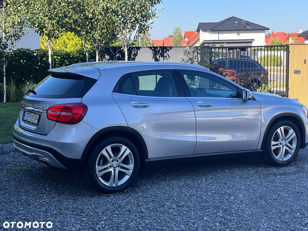 Mercedes-Benz GLA 180 - 32