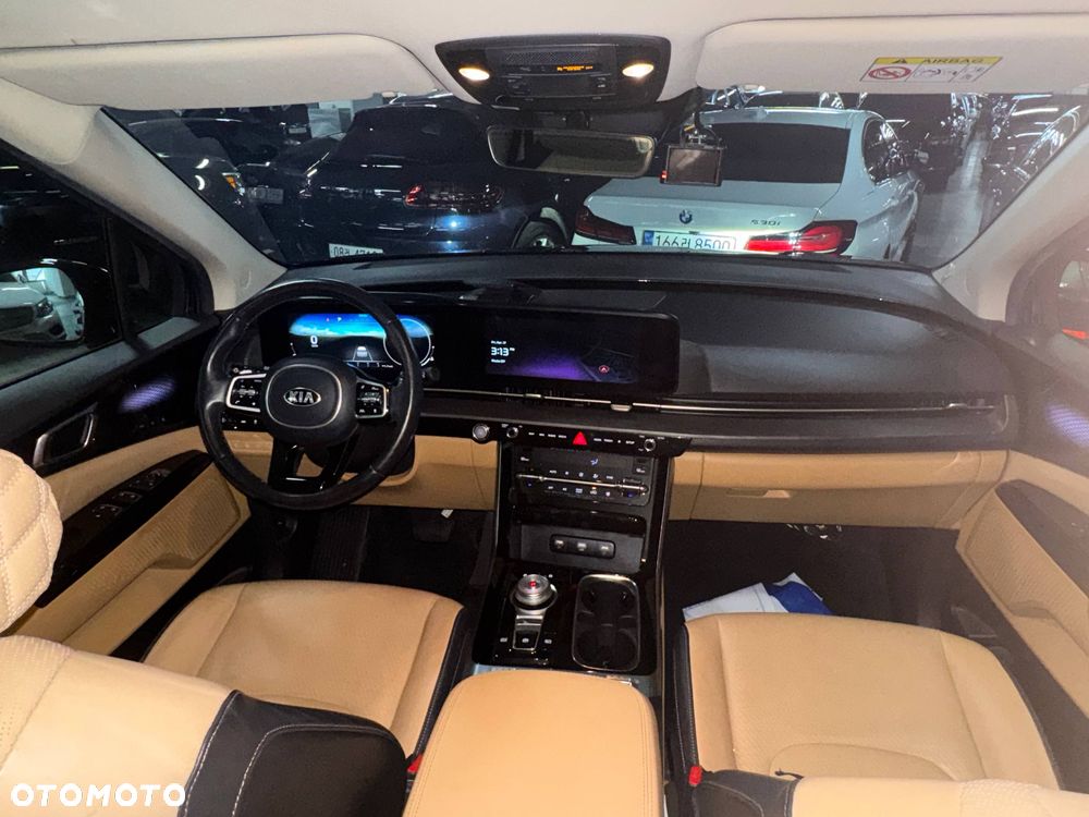 Kia Carnival - 18