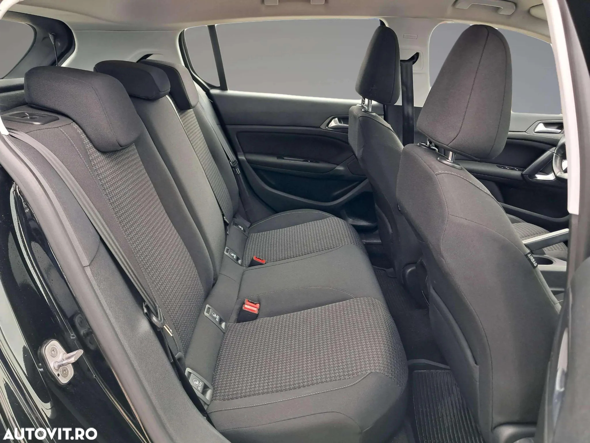 Peugeot 308 1.2 L PureTech Turbo Active - 15