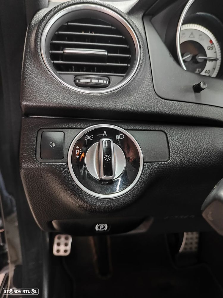 Mercedes-Benz C 220 CDI DPF BlueEFFICIENCY 7G-TRONIC Avantgarde Edition - 25