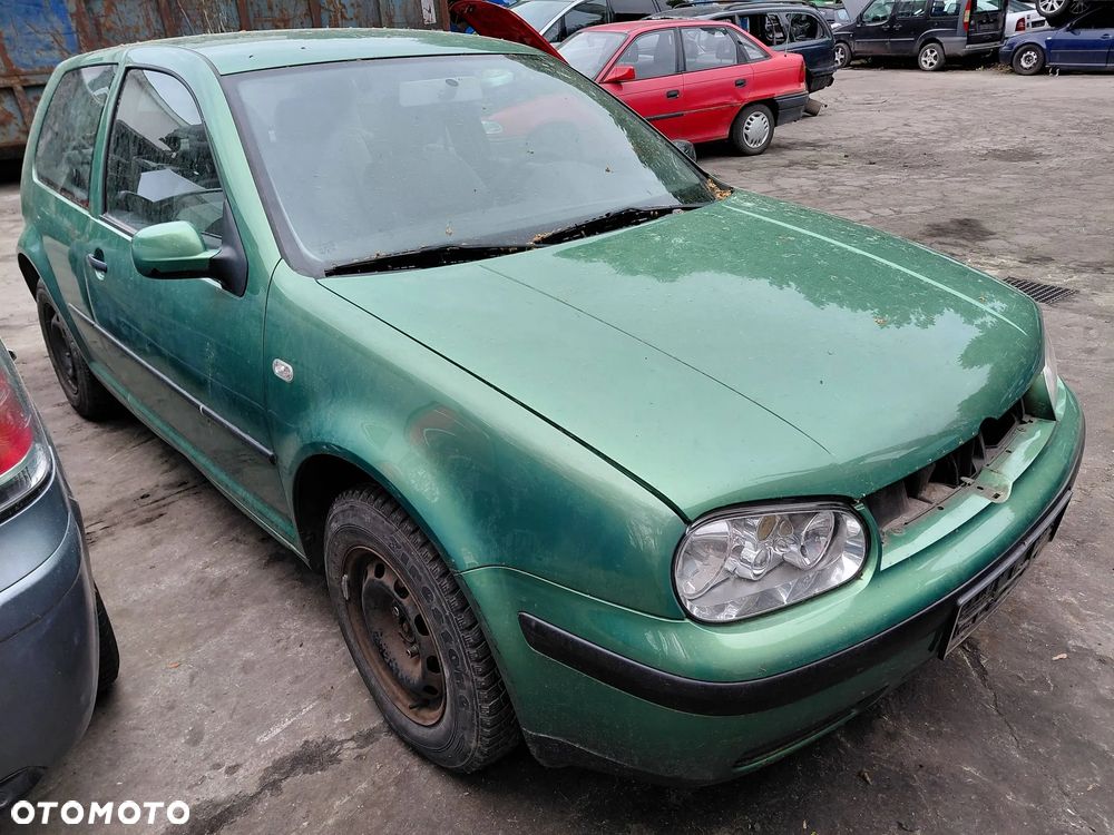 Części-Volkswagen Golf 1,4 Rok 2002  Pojemność 1390 Moc 55 kW Benzyna - 1