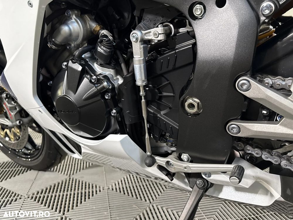Honda CBR1000RR-R Fireblade SP 30th Anniversary - 14