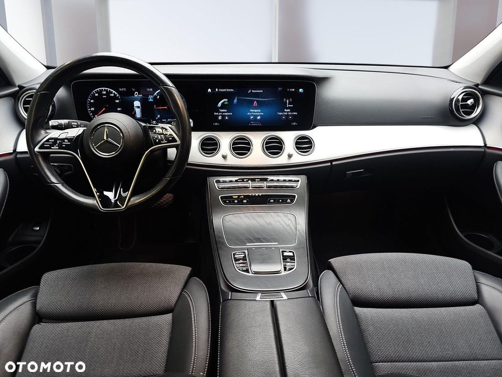 Mercedes-Benz Klasa E 220 d 4-Matic - 8