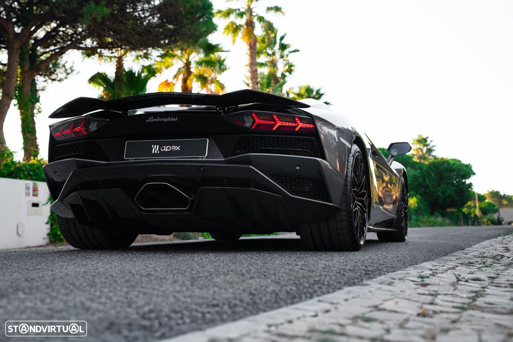 Lamborghini Aventador 6.5 V12 LP740-4 S - 23