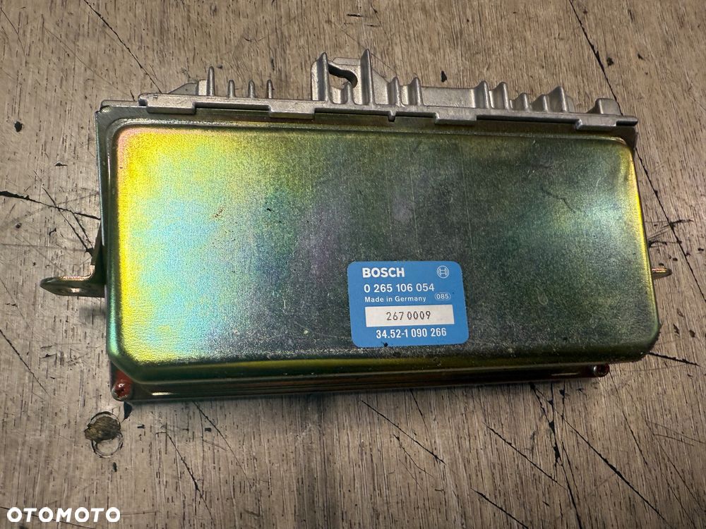 Sterownik abs asc+t e34 e32 Bosch 0265106054 / 1090266