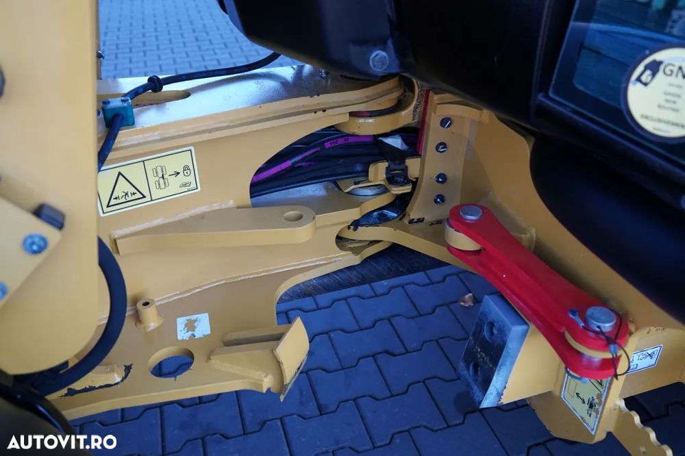 Cat 906M / ÎNCĂRCĂTOR PE ROȚI / 2020 / CUPĂ CU FALCI / - 24