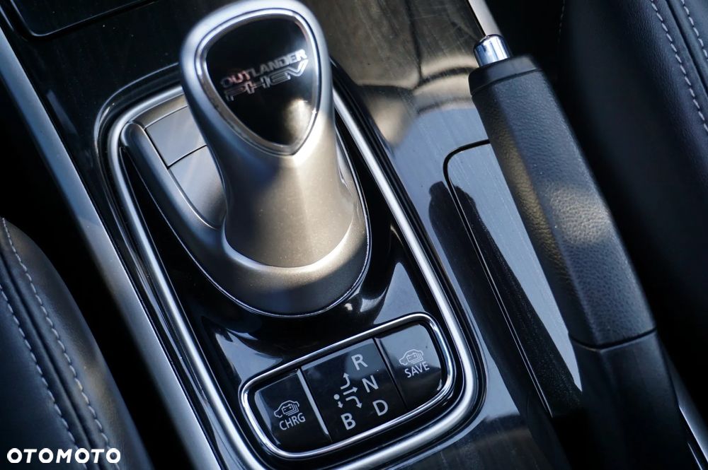 Mitsubishi Outlander 2.0 4WD Plus - 35