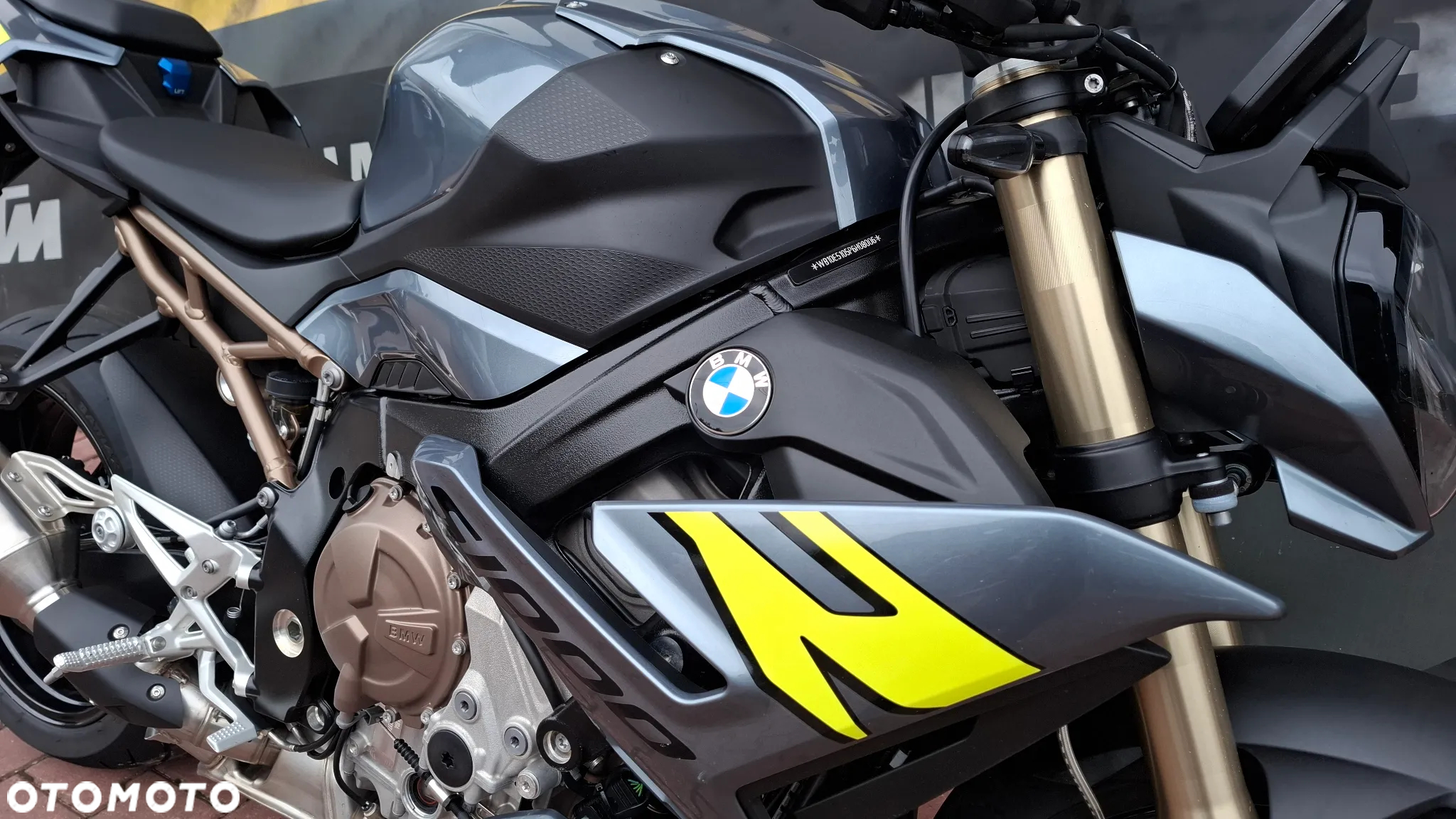 BMW S - 13