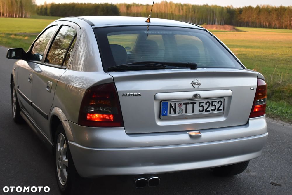 Opel Astra 1.6 NJoy - 8