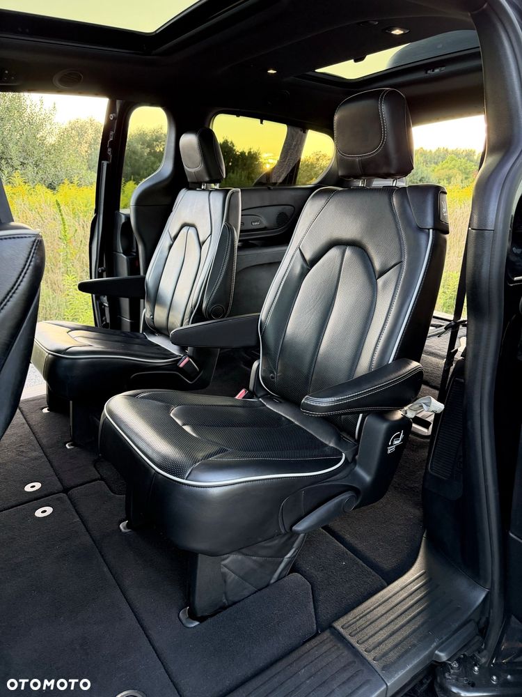 Chrysler Pacifica - 23