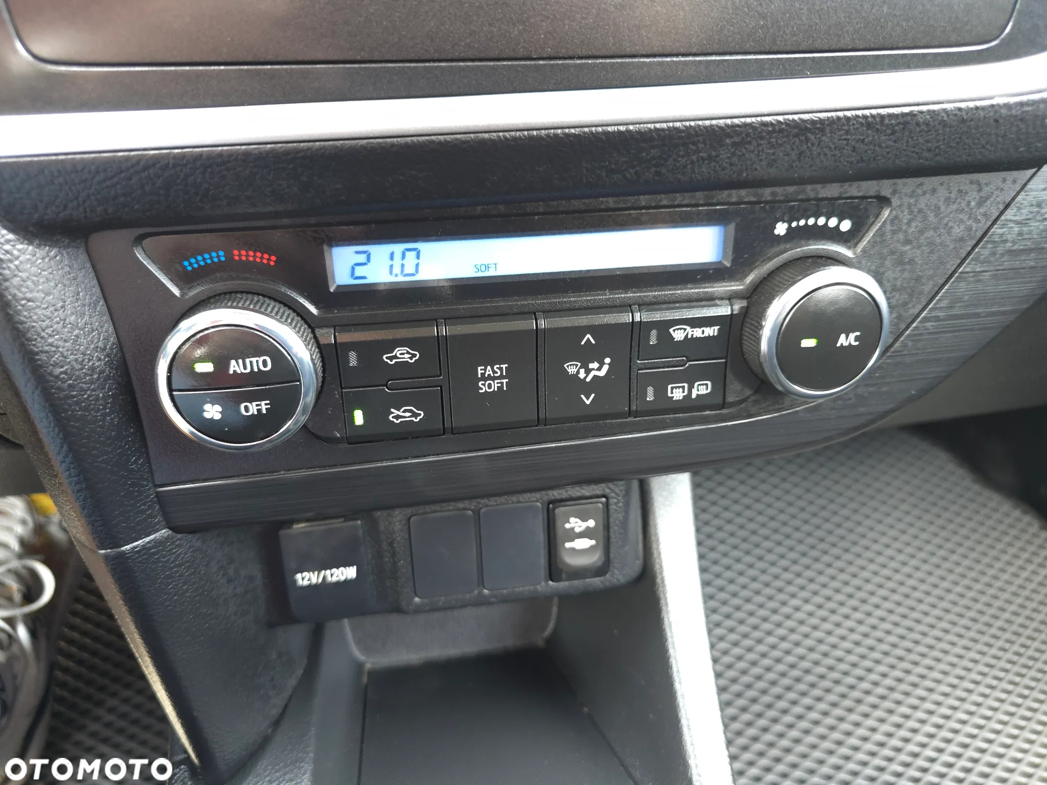 Toyota Auris 1.33 VVT-i Business Edition - 24