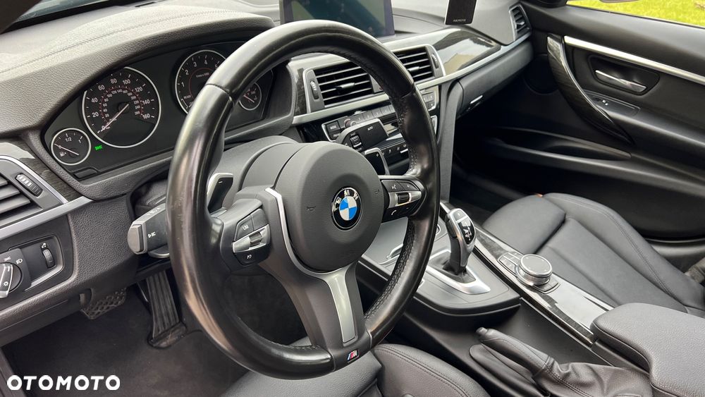 BMW Seria 3 330i Sport Line - 30