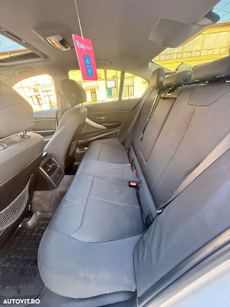 BMW Seria 3 320d Efficient Dynamic Edition Aut. - 14