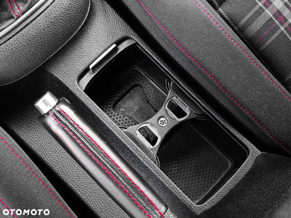 Volkswagen Golf VI 2.0 TSI GTI - 33