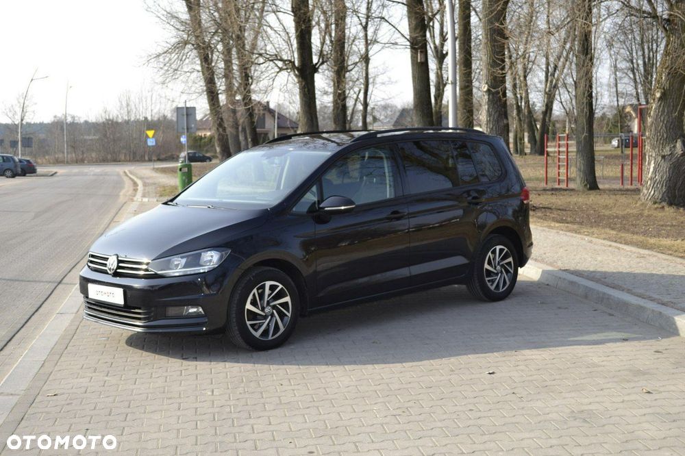 Volkswagen Touran - 12