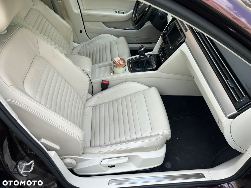 Volkswagen Passat 1.8 TSI BMT Comfortline - 10