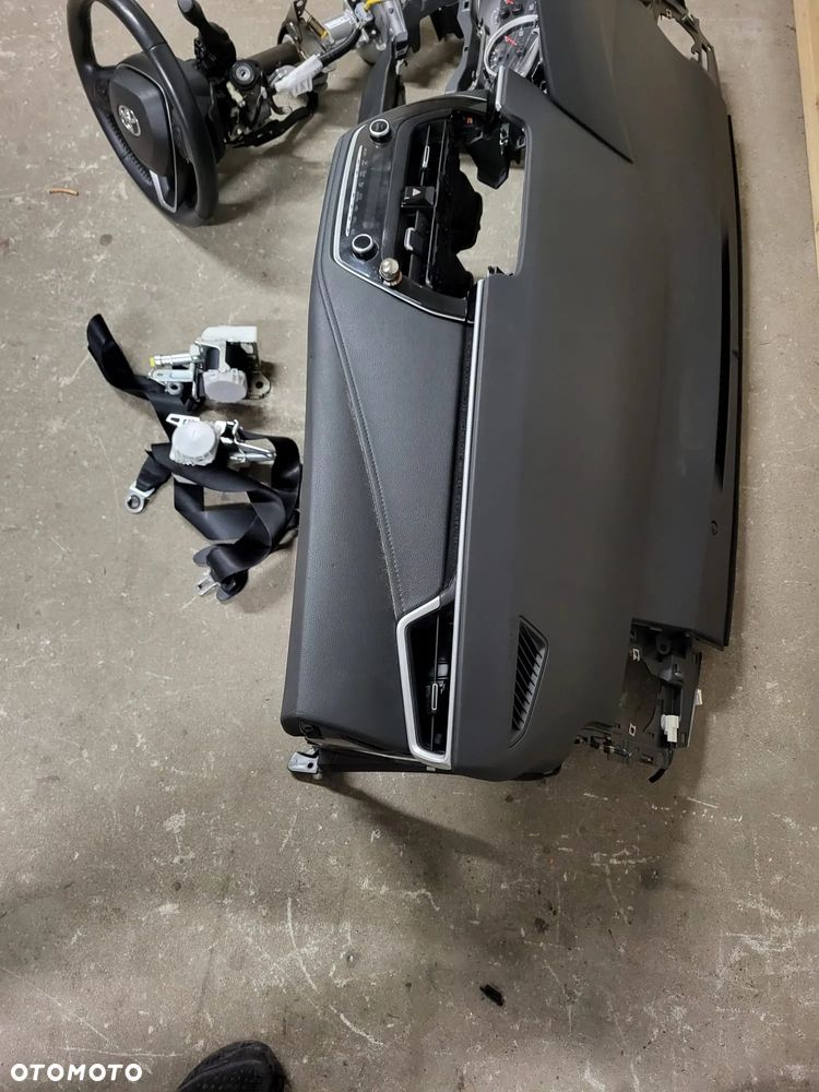 Toyota corolla e21 SE deska konsoleta pasy airbag kierowca pasezer - 2