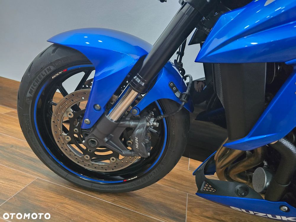 Suzuki GSX - 22