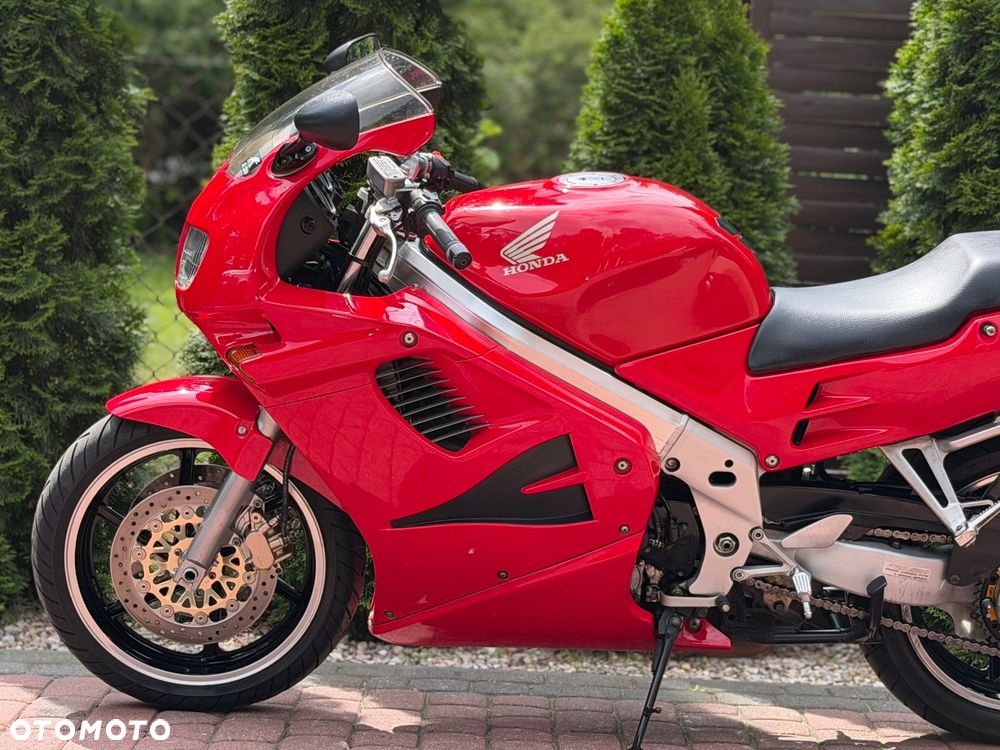 Honda VFR - 19