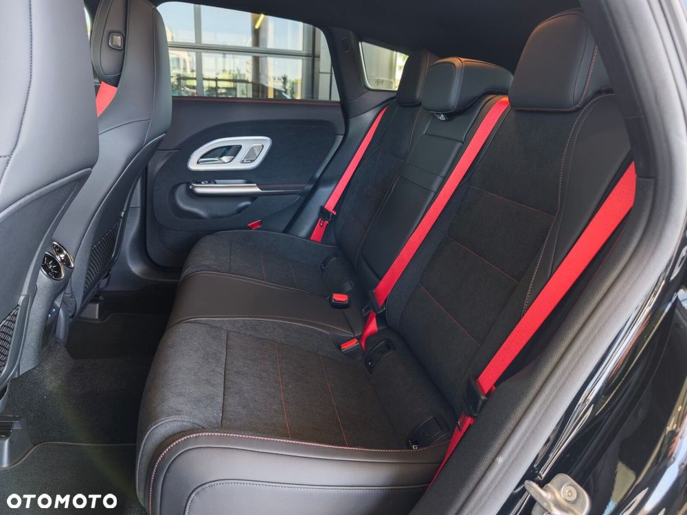 Mercedes-Benz CLA - 12