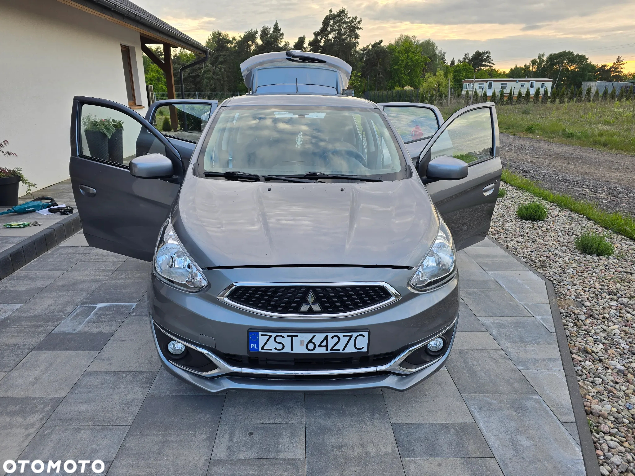 Mitsubishi Space Star 1.0 - 10