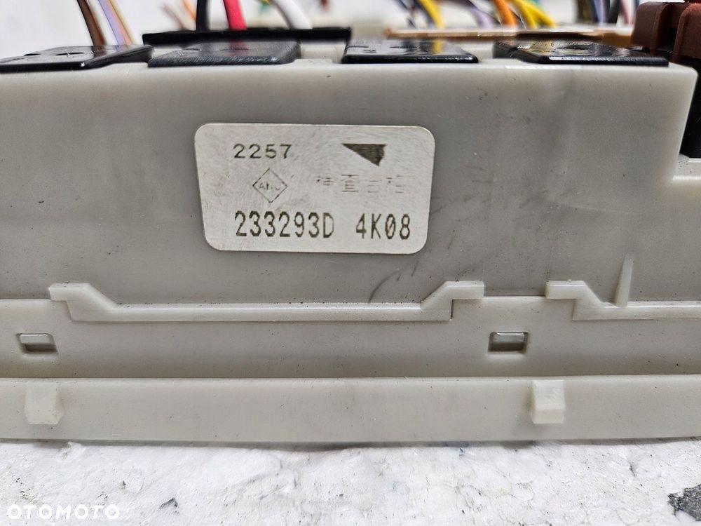 MODUŁ UCH SKRZYNKA BEZPIECZNIKÓW RENAULT CLIO III MODUS 233293D