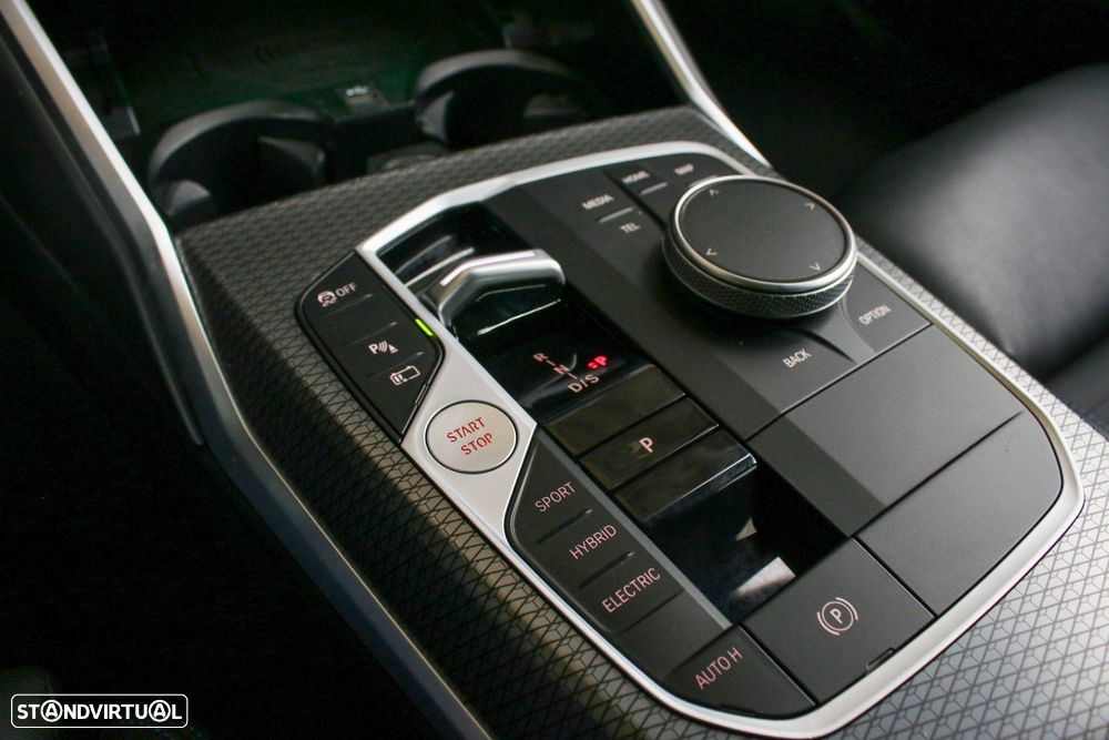 BMW 330 e Pack Desportivo M Auto - 39