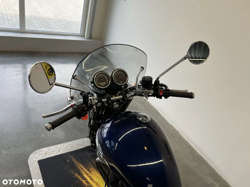 Triumph Bonneville - 9