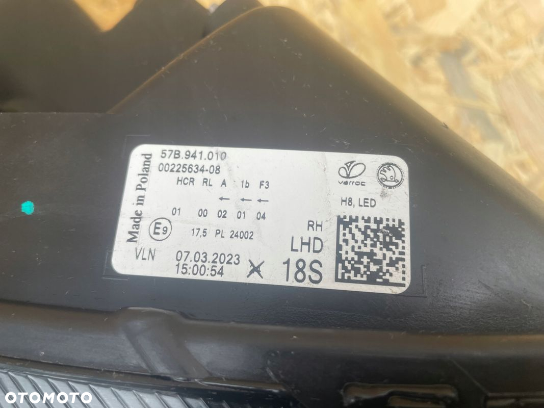 Skoda Karoq 2022 > Lift Prawa Przednia Lampa Full Led Europa - 8