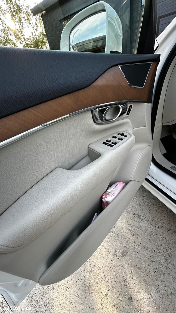 Volvo XC 90 D5 AWD Momentum - 10