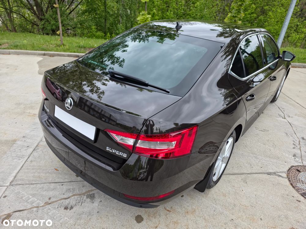 Skoda Superb 2.0 TSI Ambition DSG - 9