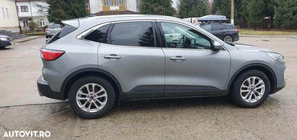 Ford Kuga 1.5 EcoBoost 2x4 Titanium - 3