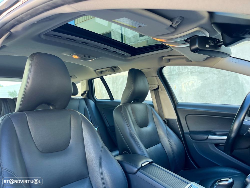 Volvo V60 D6 Plug-In-Hybrid AWD Geartronic Summum - 51