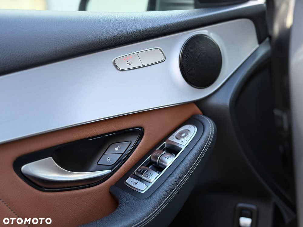 Mercedes-Benz GLC 250 4Matic 9G-TRONIC AMG Line - 10