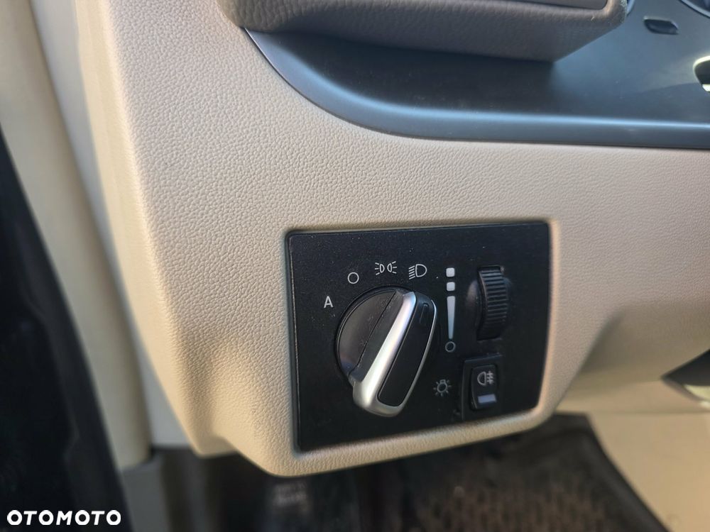 Volkswagen Routan - 19