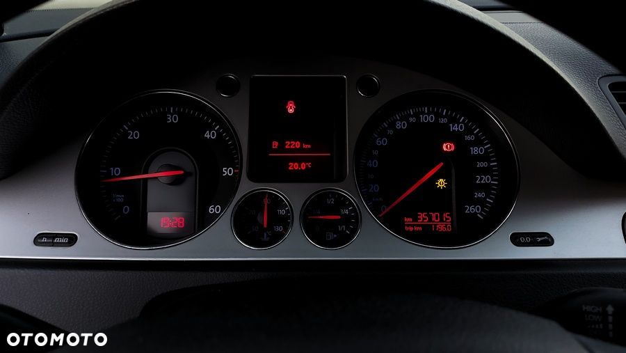Volkswagen Passat 2.0 TDI Comfortline - 19