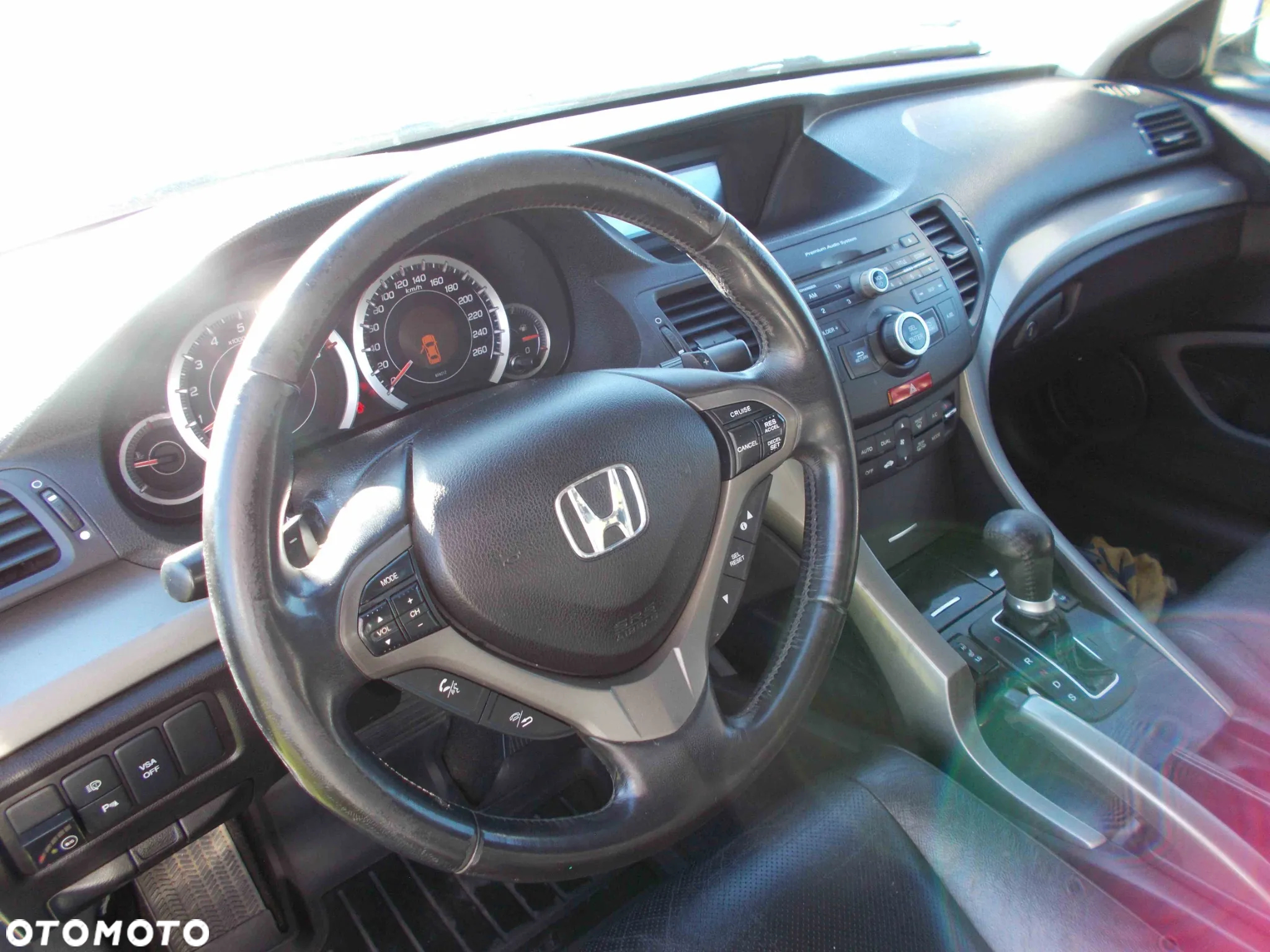 Honda Accord 2.0 Executive - 28