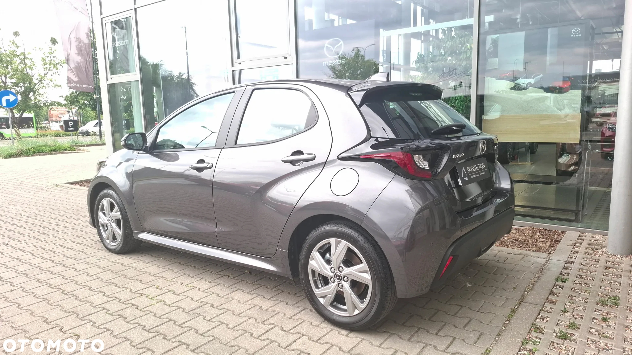 Mazda 2 Hybrid - 6