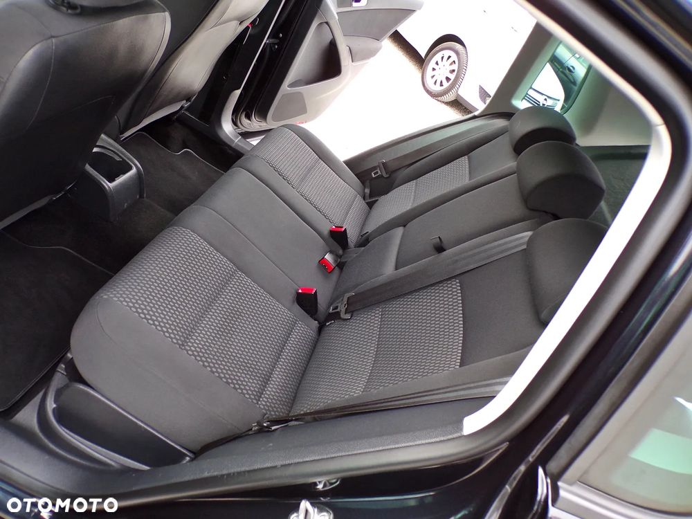 Volkswagen Tiguan - 23